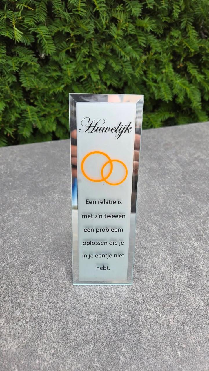 Glazen (spiegel)bordje met tekst