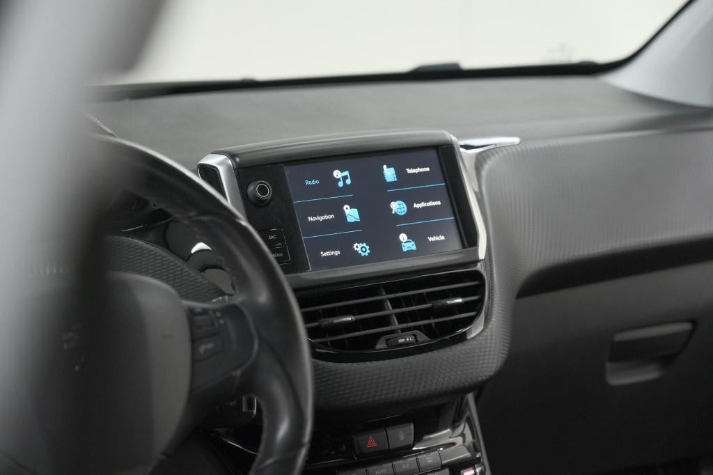 Peugeot 208 puretech 82 blue lease allure | parkeersensoren | climate contr