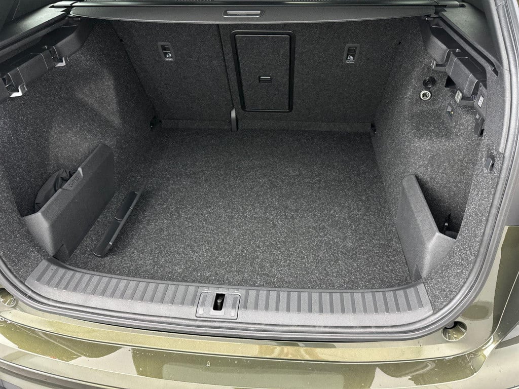 Skoda Enyaq Iv sportline elektromotor 210 kw / 286 pk suv elektri