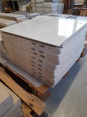 3030-111 ca 17m² Marmerlook tegels glanzend wit 60x60cm van € 59,95/m² voor