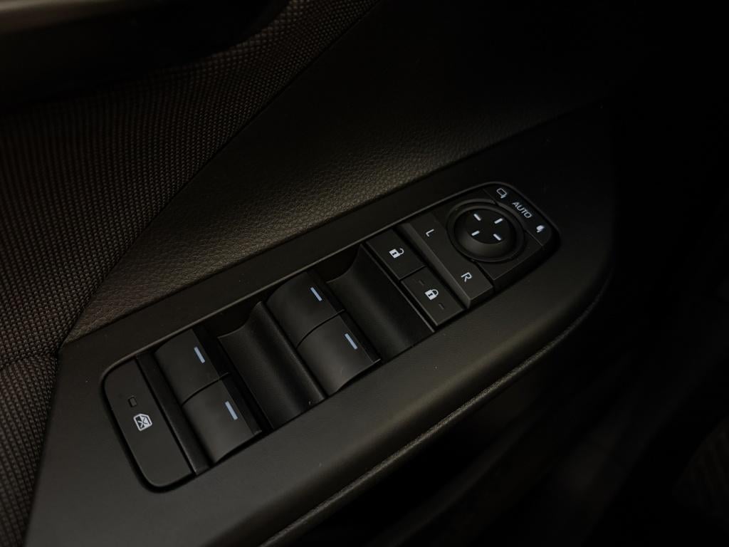 Toyota C-hr 1.8 hybrid 140 dyn