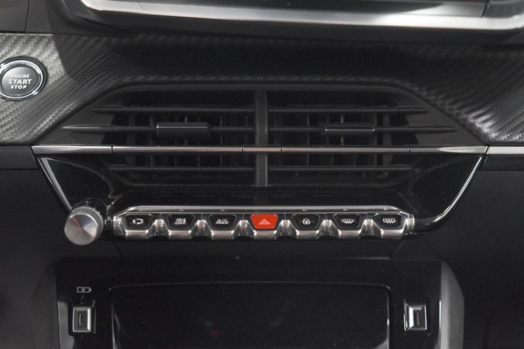 Peugeot 208 puretech 100 allure | camera | apple carplay | parkeersensoren 
