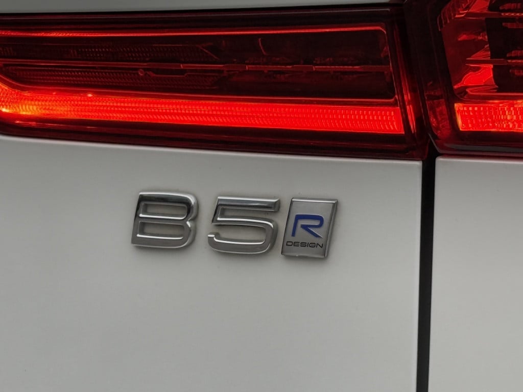 Volvo XC60 b5 264pk r-design| panodak| adap.cruise| 360camera| h&k sound