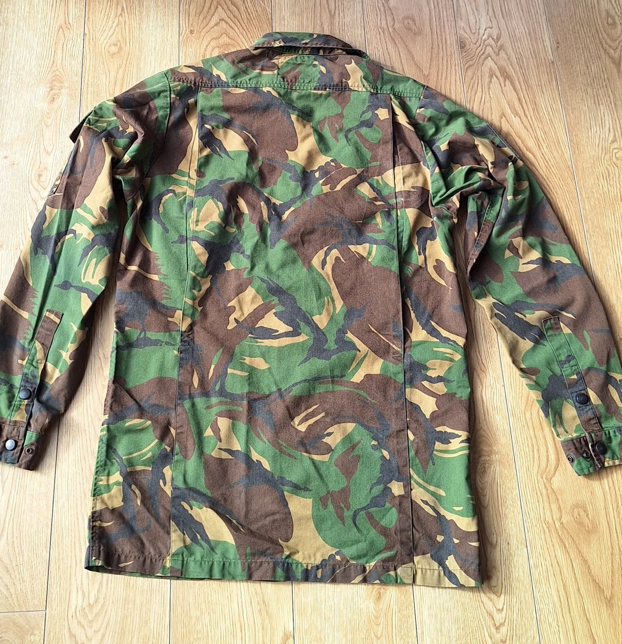 Camouflage Jagers outfit. Jas, Broek en Riem Maat M/L
