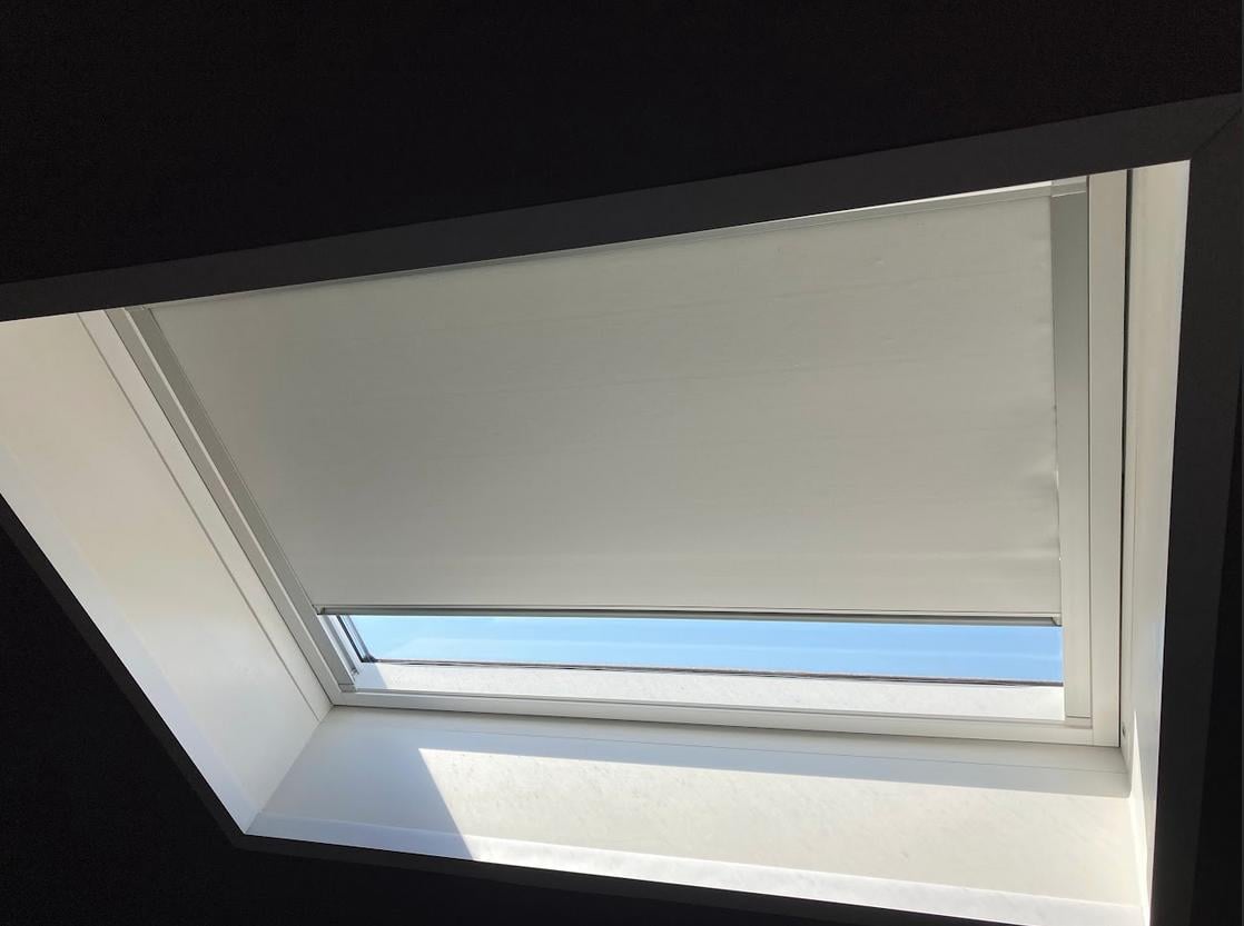 Verduisterend rolgordijn voor Velux dakraam GGL UK 04