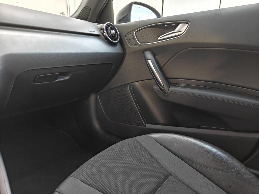 Audi A1 Sportback 1.0 tfsi sport s line edition