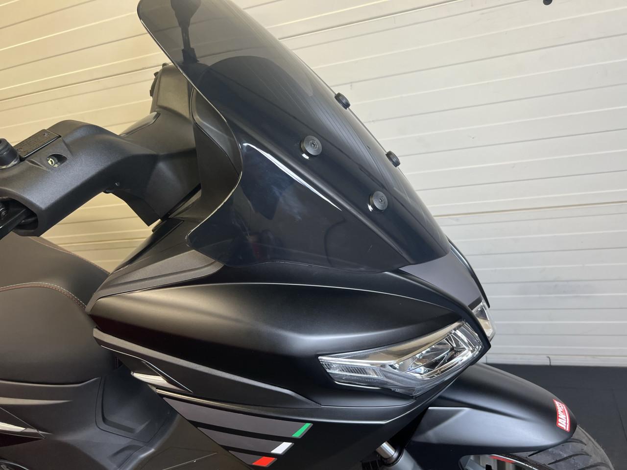Aprilia SXR 50 mat zwart nu uit voorraad leverbaar!