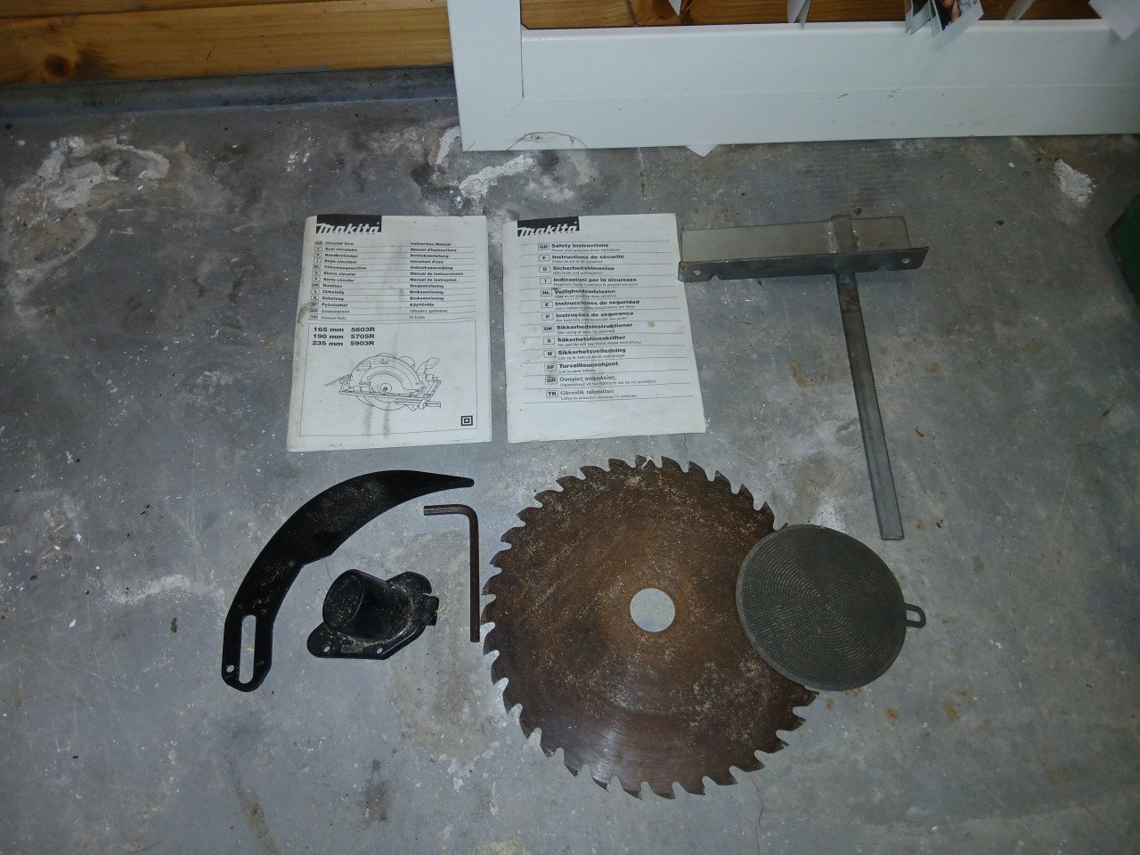 Makita cirkelzaag 2000 Watt in koffer te koop