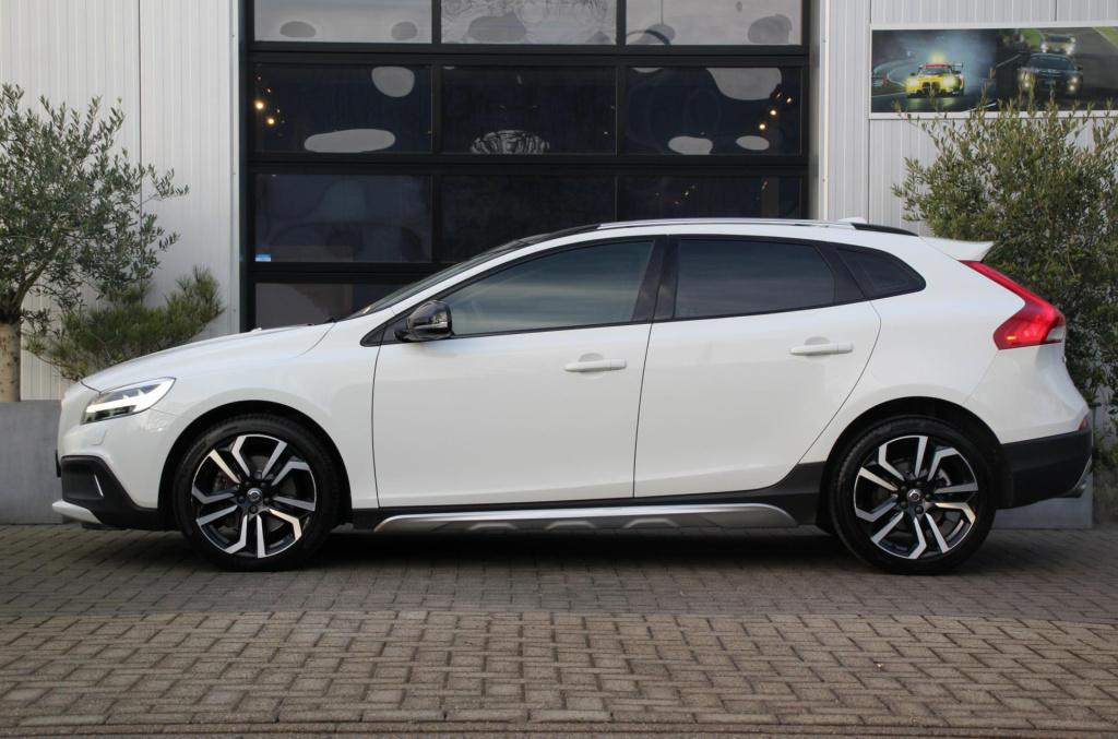 Volvo V40 cross country 2.0 t5 awd summum h&k - full options - panoramadak 