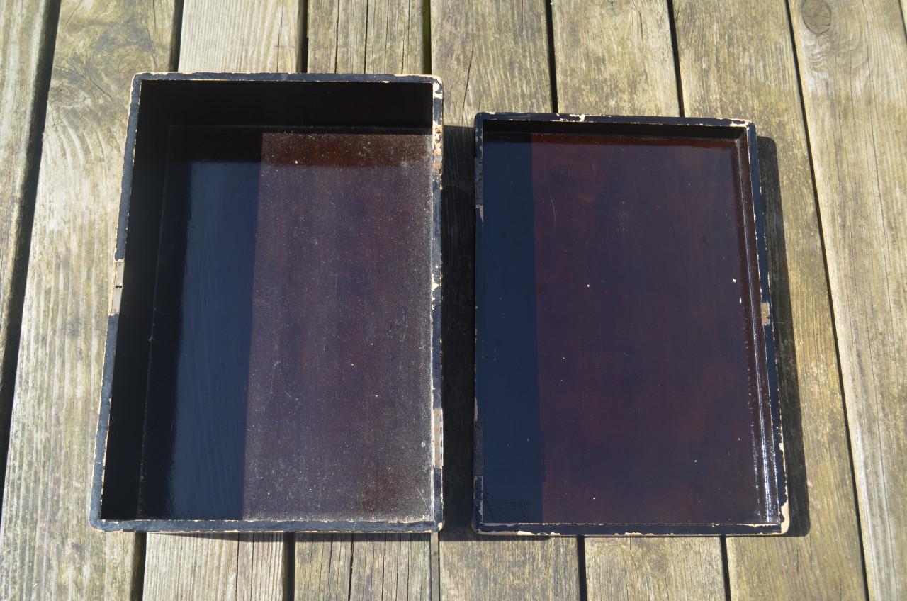 Grote laque doos met gebreken, mogelijk Chinees.