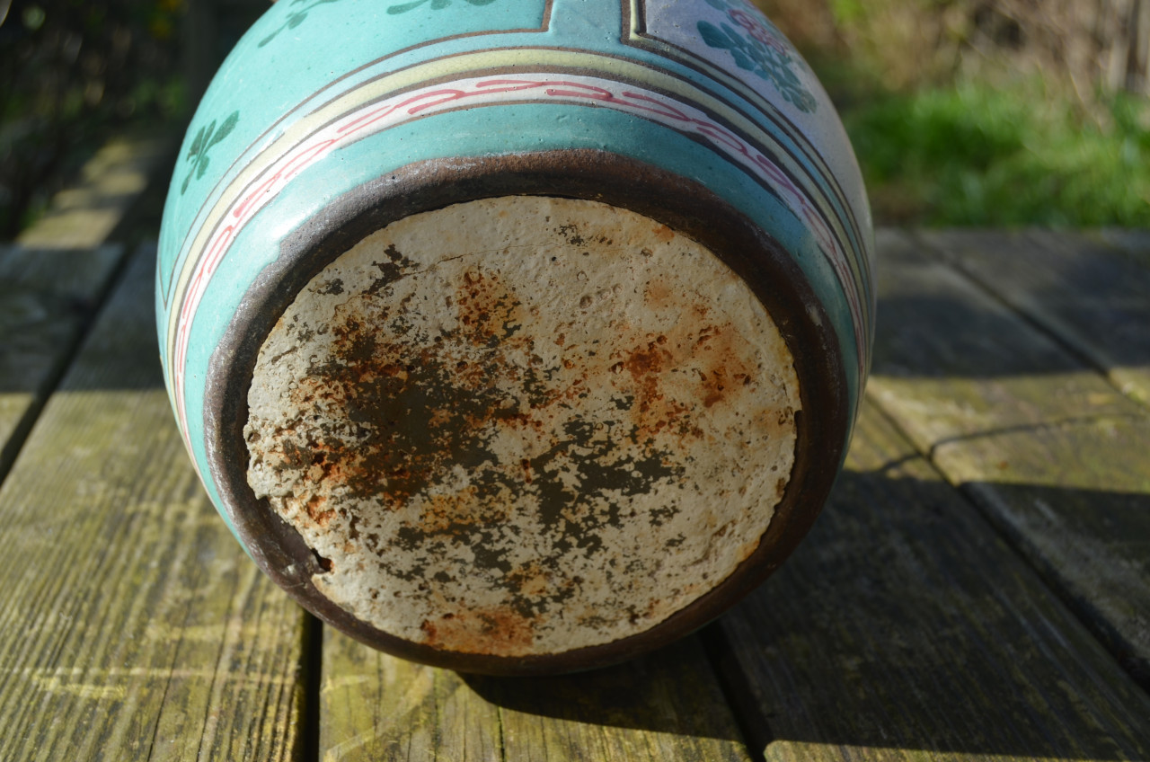 Chinese theepot, metaal met de een of andere sierlaag?