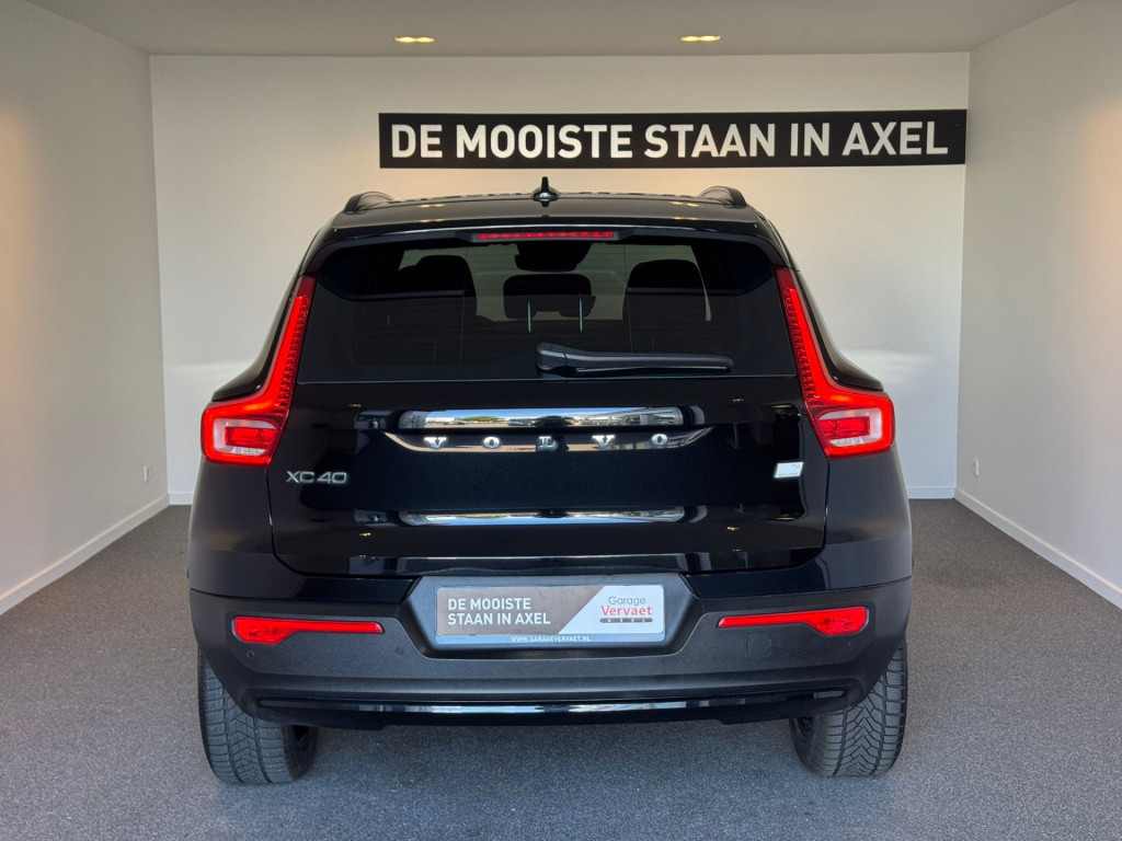 Volvo XC40 1.5 t4 recharge r-design black edition