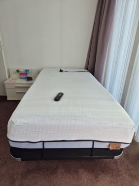 M-Line multimotion elektrisch verstelbaar senioren bed 100x200