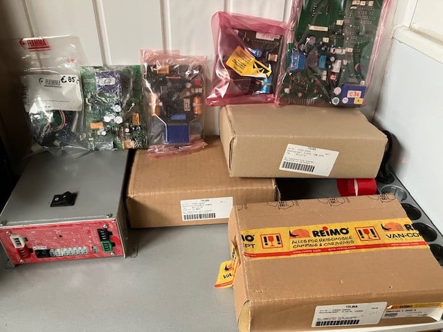 Camper/caravan accessoires, grote partij handel,alles nieuw ook printplaten