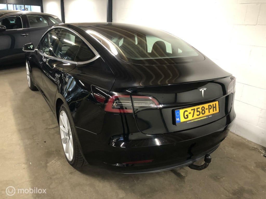 Tesla Model 3 standard rwd plus 60 kwh