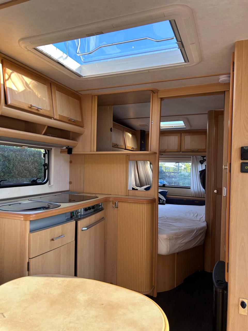 Caravan TEC travel king