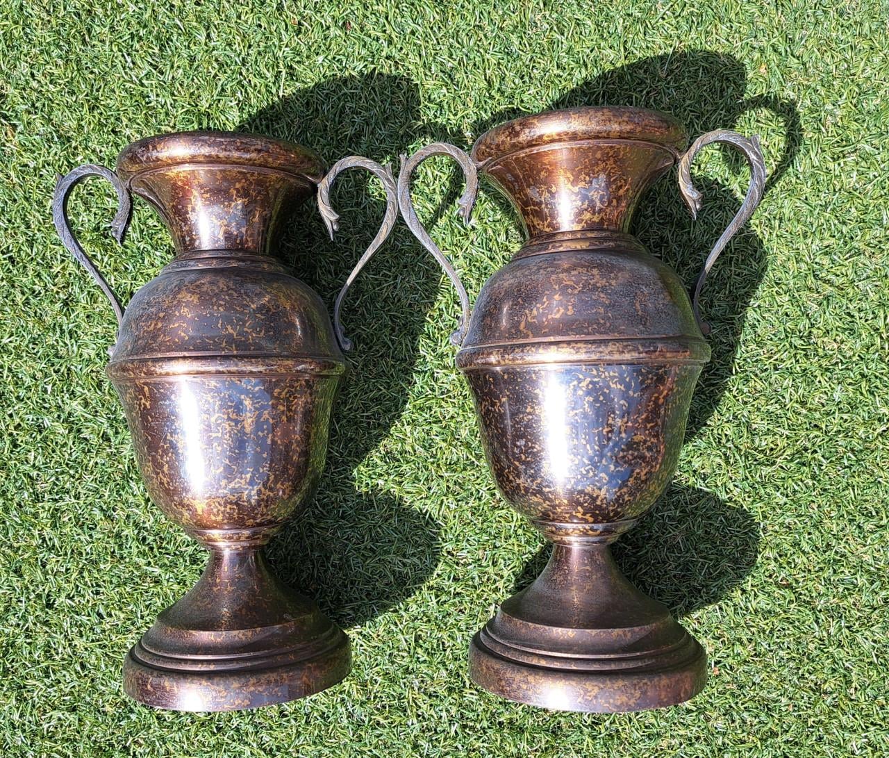 2 oude vaasjes van koper/messing