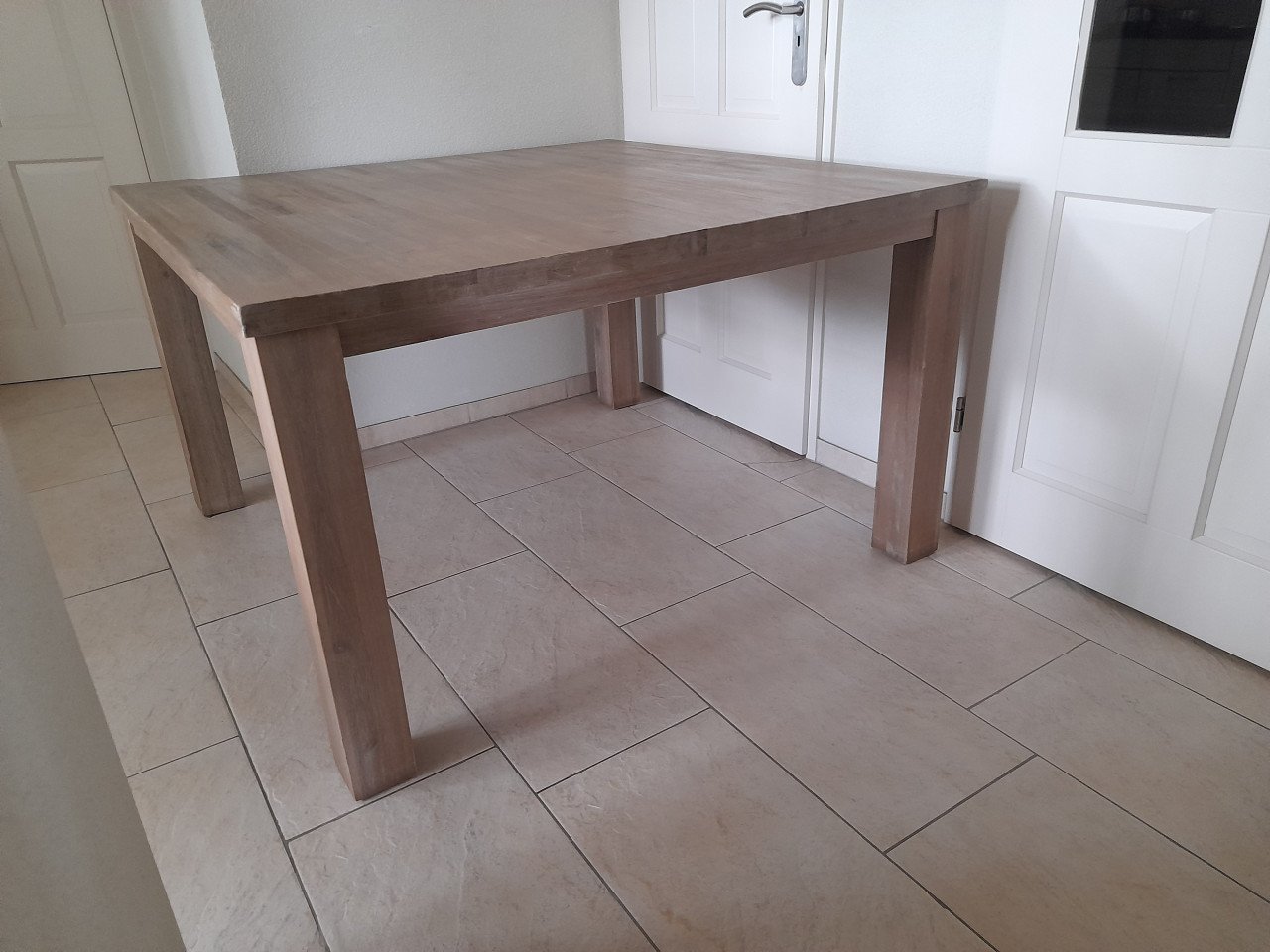 Prachtige Massief houten  tafel 130 x 130 x 71,5 H (in goede nette staat )