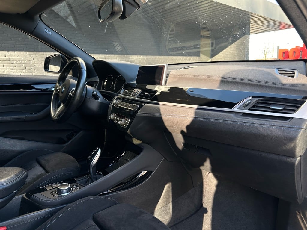 BMW X2 sdrive20i high executive // schaalstoelen // m pakket //
