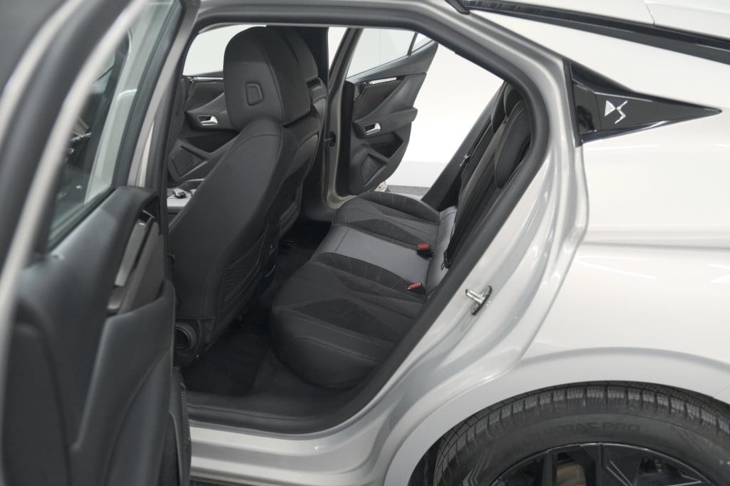 Ds Ds 4 puretech 130 eat8 performance line | camera | apple carplay | alcan