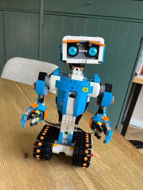 Lego boost robot 17101 incl ideeën boek