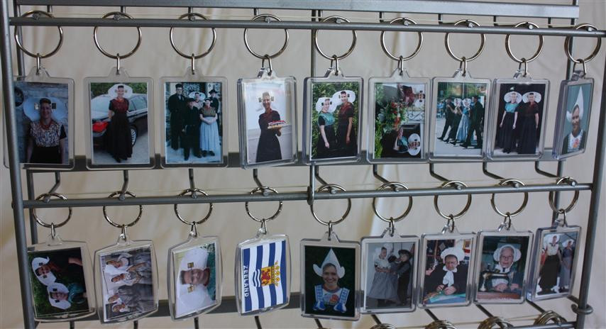 Klederdracht folklore sleutelhanger leuk souvenirtje met  verschillende