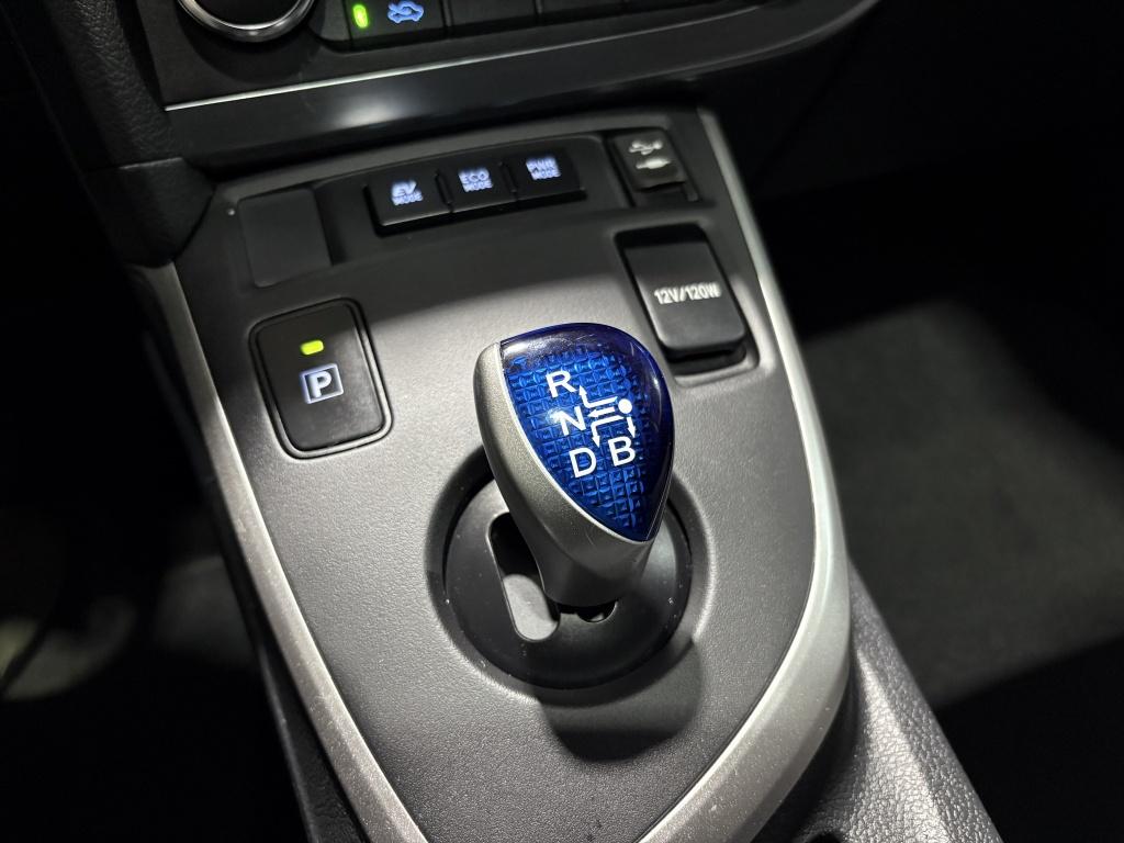 Toyota Auris 1.8 hybrid lease | panodak | navi | camera |