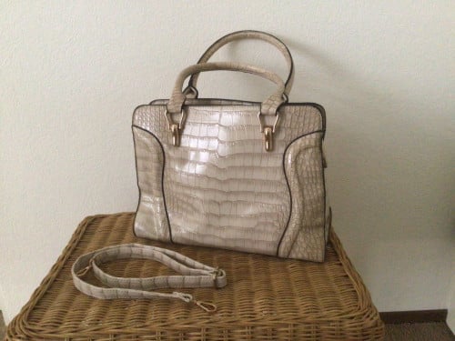 Dames hand/schoudertas, prijs 4 euro