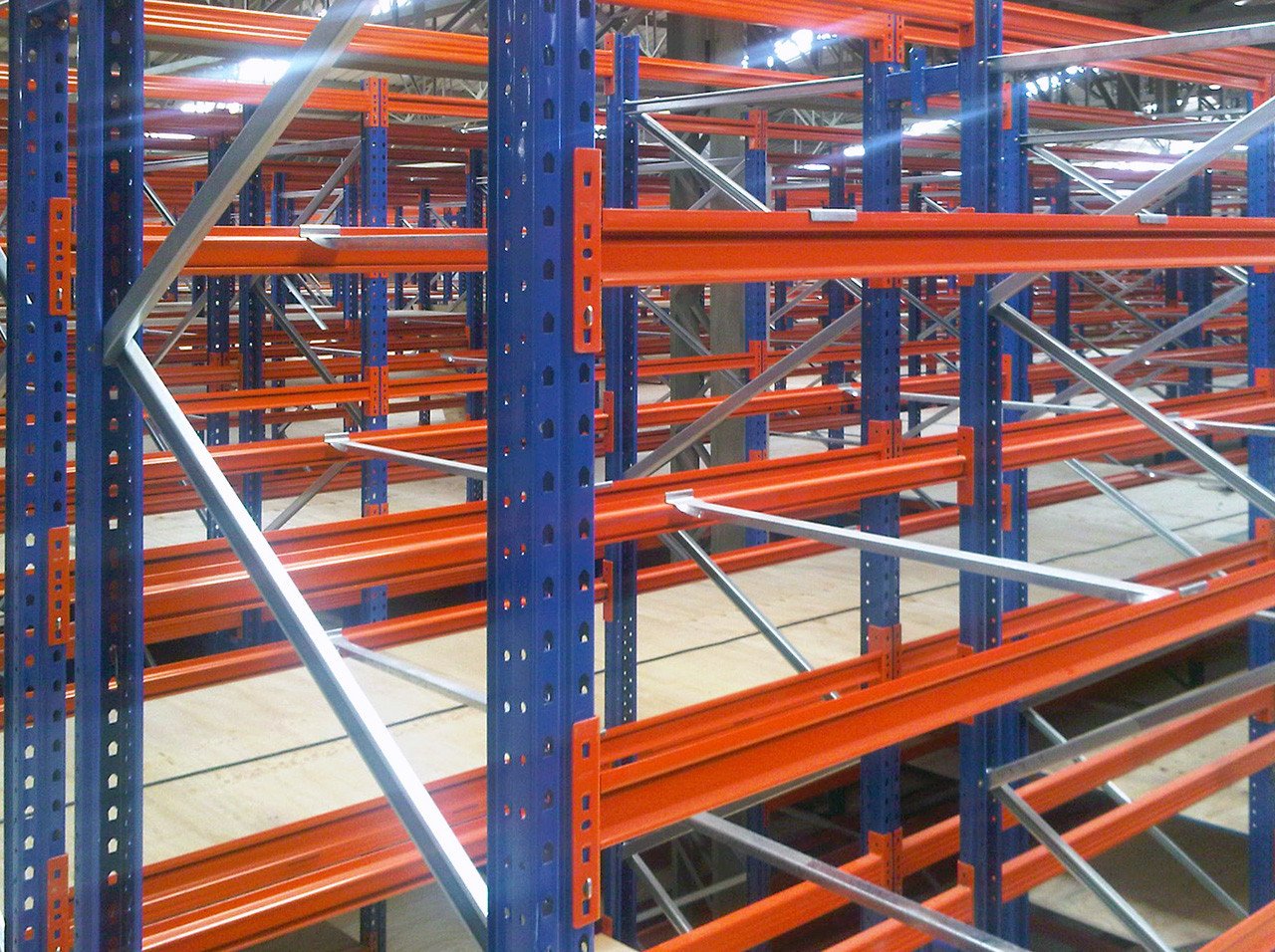 Magazijninrichting: bakkenkast, vakkenkast, legbordstelling etc