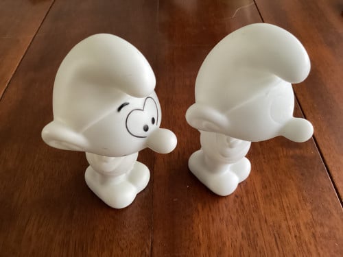 2 lichtgevende Smurfen.