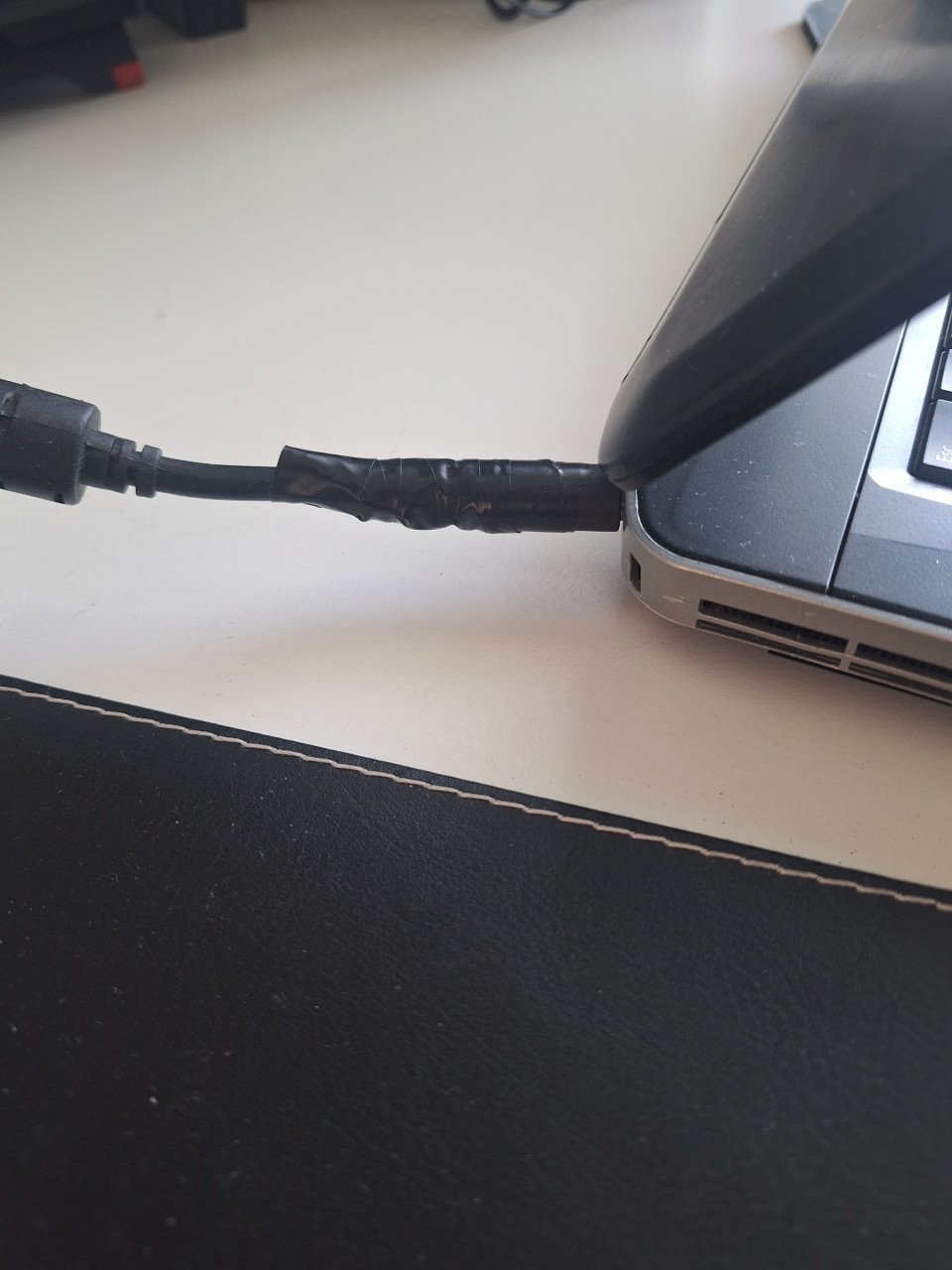 Te koop: Acer pc scherm en Dell laptop met dockingstation