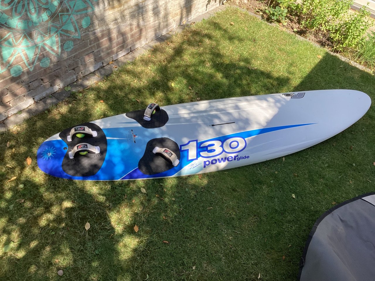 Surfboard en zeilen