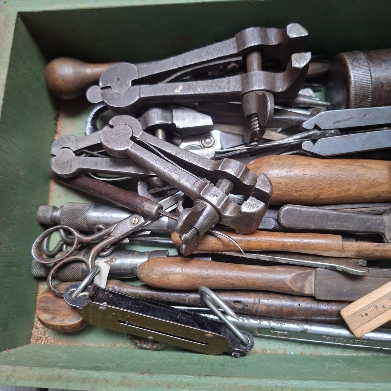 Partij oud gereedschap