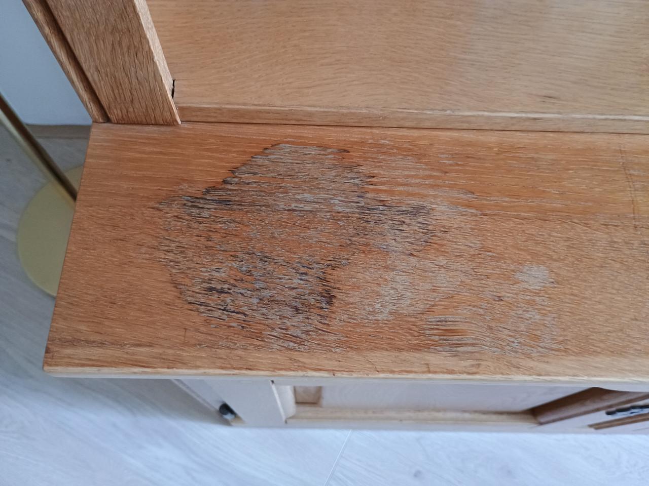 Te koop: licht eiken boeken- / wandkast