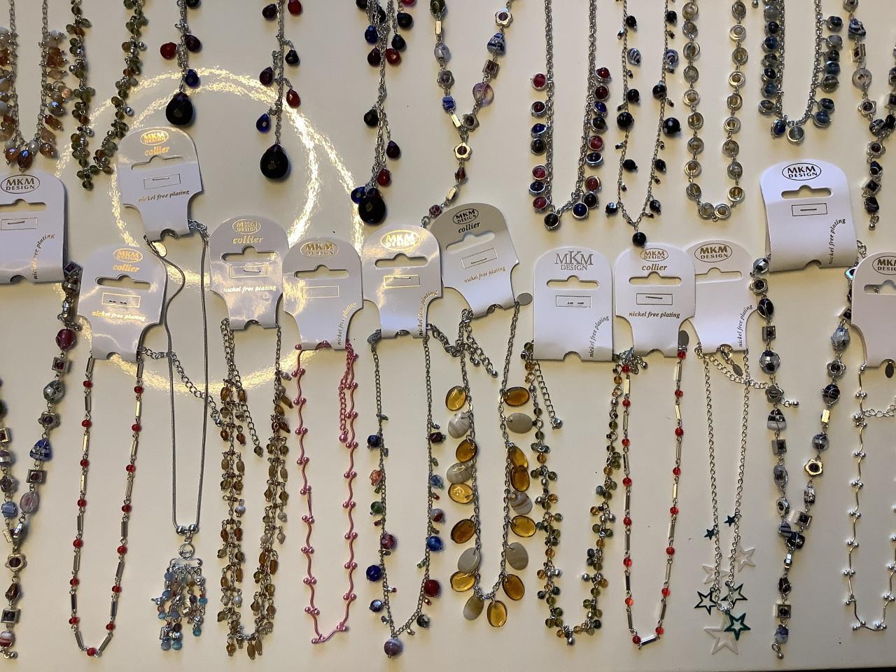 Partij mooie MKM Design kettingen.   (Partij 47)