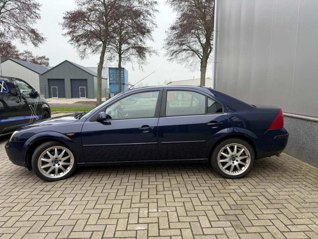 Ford Mondeo 2.0-16V Trend Automaat