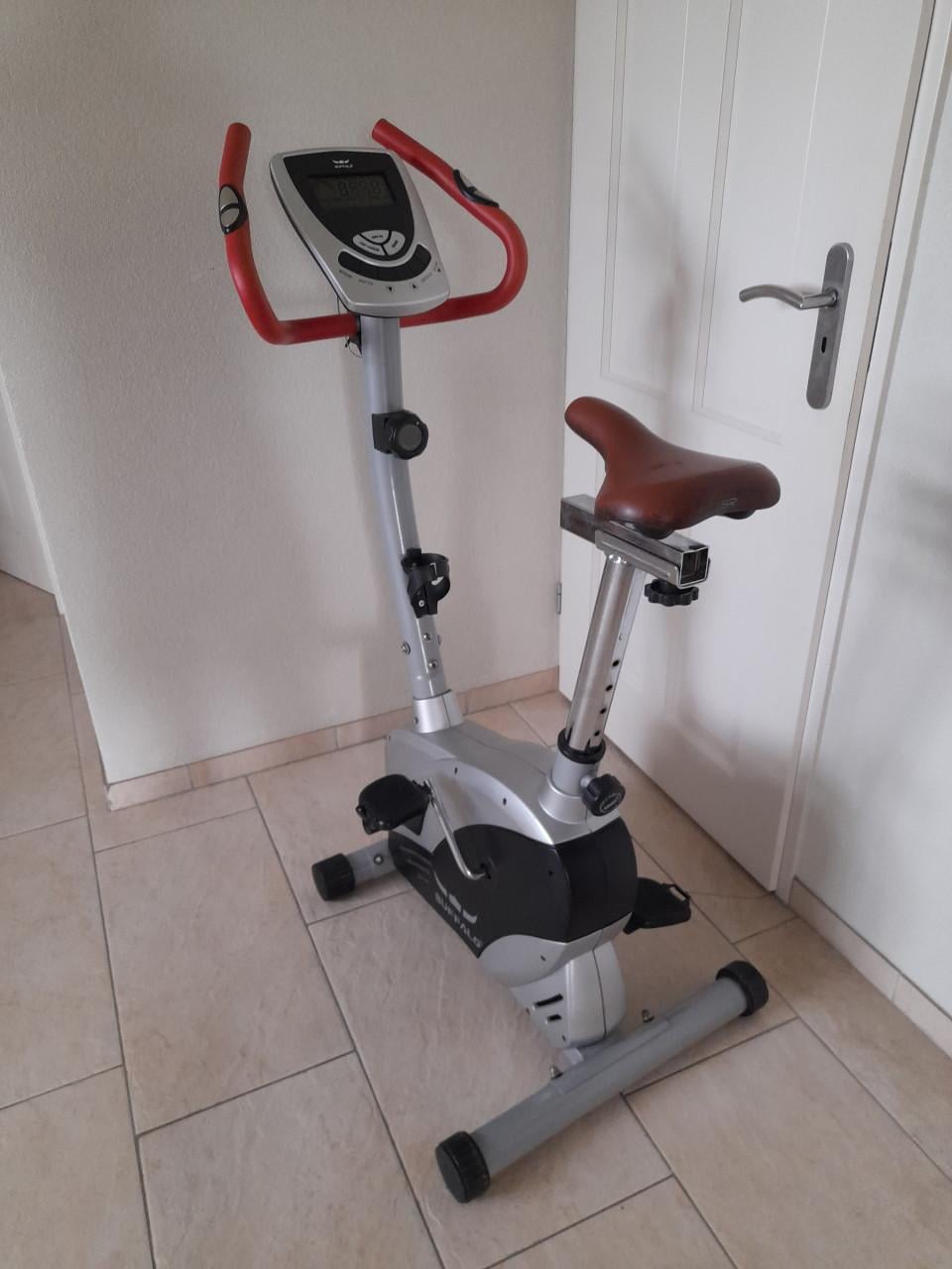 Buffalo hometrainer (werkt naar behoren) in goede staat !