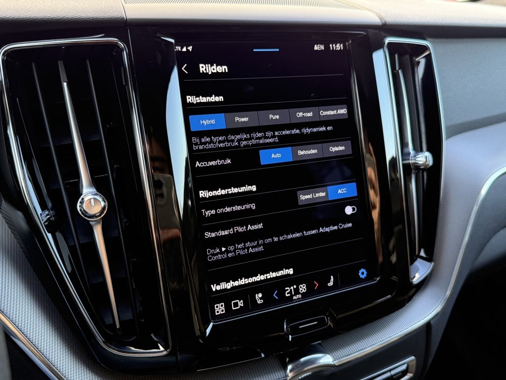 Volvo XC60 t8 455pk recharge plus dark| panodak| adap.cruise| trekhaak| ca