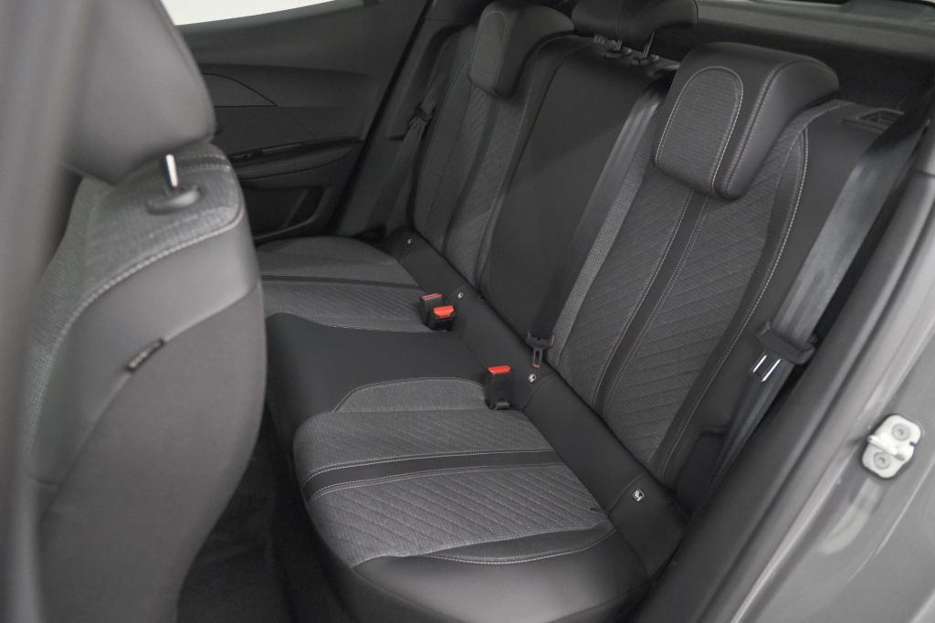 Peugeot 2008 puretech 130 eat8 allure | 360 camera | adaptieve cruise contr