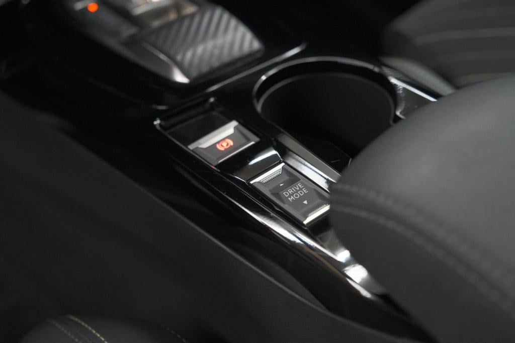 Peugeot 208 1.2 hybrid 145 e-dcs6 gt | alcantara pakket | camera | apple ca