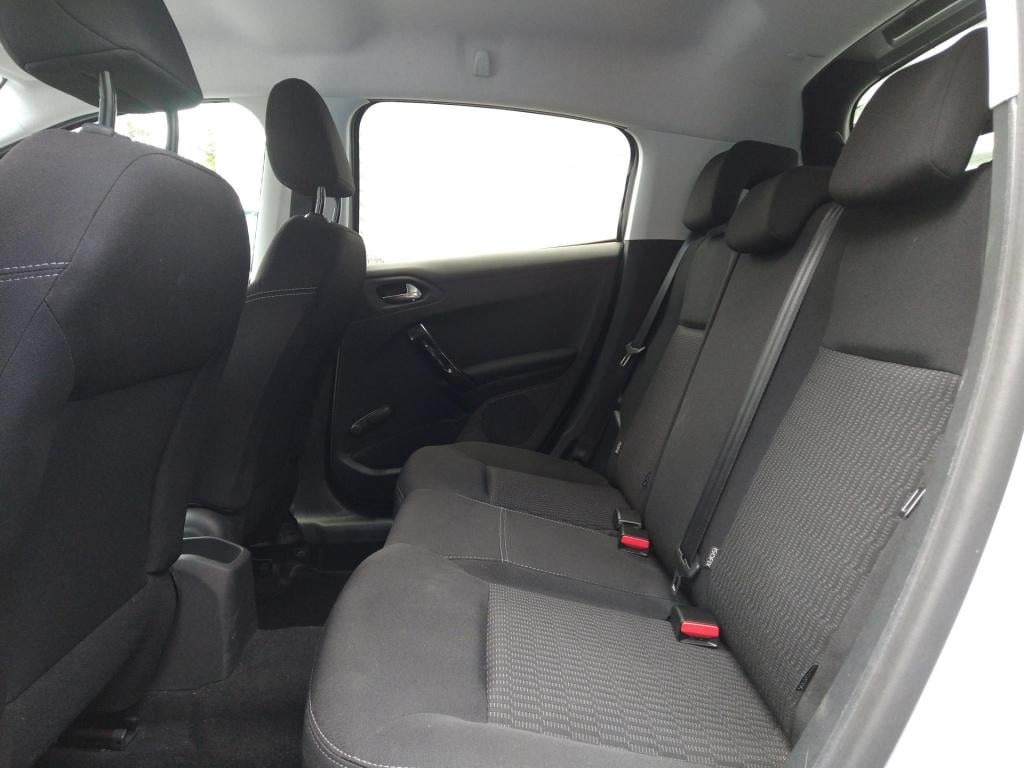 Peugeot 208 1.2 vti 82 style 5-drs airco/lmv/trekhaak
