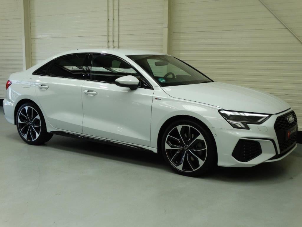 Audi A3 35 tfsi 150pk s tronic s line edition