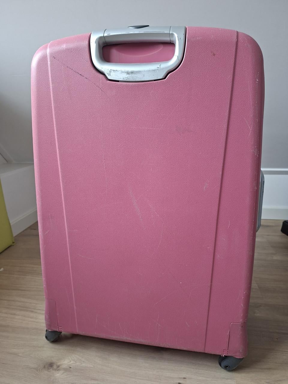 Grote roze koffer, gratis