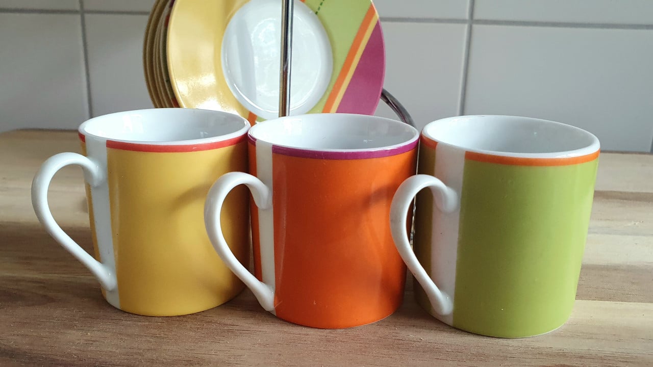 Vintage kleurrijke 6 persoons kop en schotel