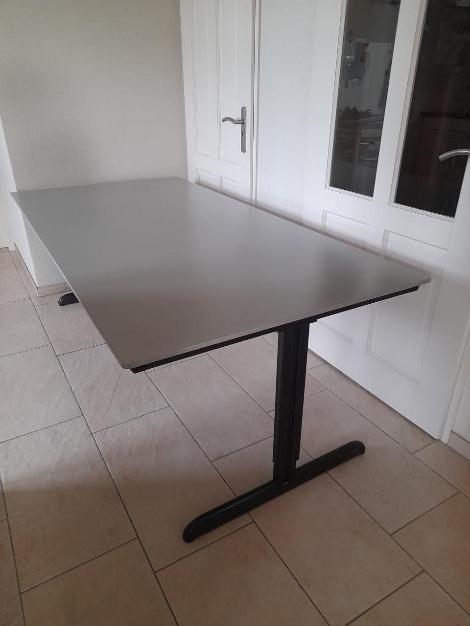 Groot stevige in hoogte verstelbaar bureau (AHREND) 100 x 200