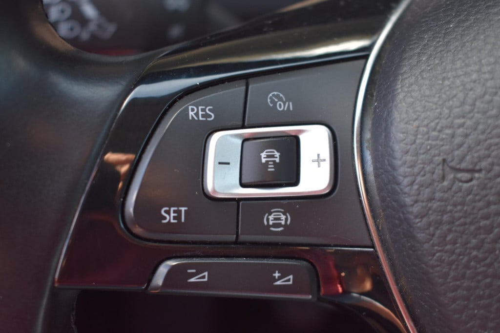 Volkswagen T-roc 1.0 tsi | virtual cockpit | trekhaak | apple carplay | and