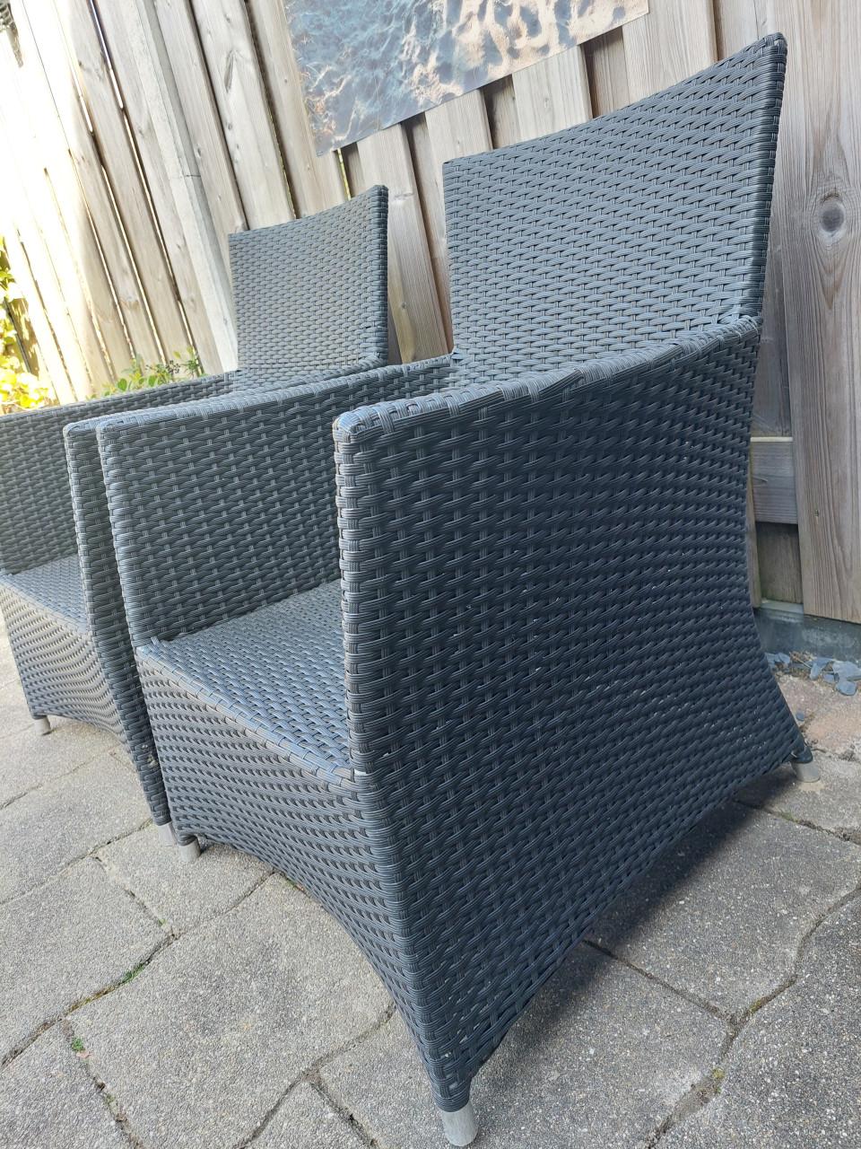 2 tuinstoelen in prima staat