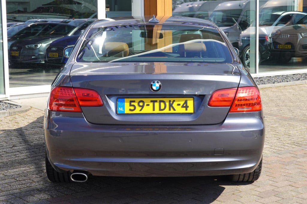 BMW 3-serie coupé 320i corporate lease business line sport
