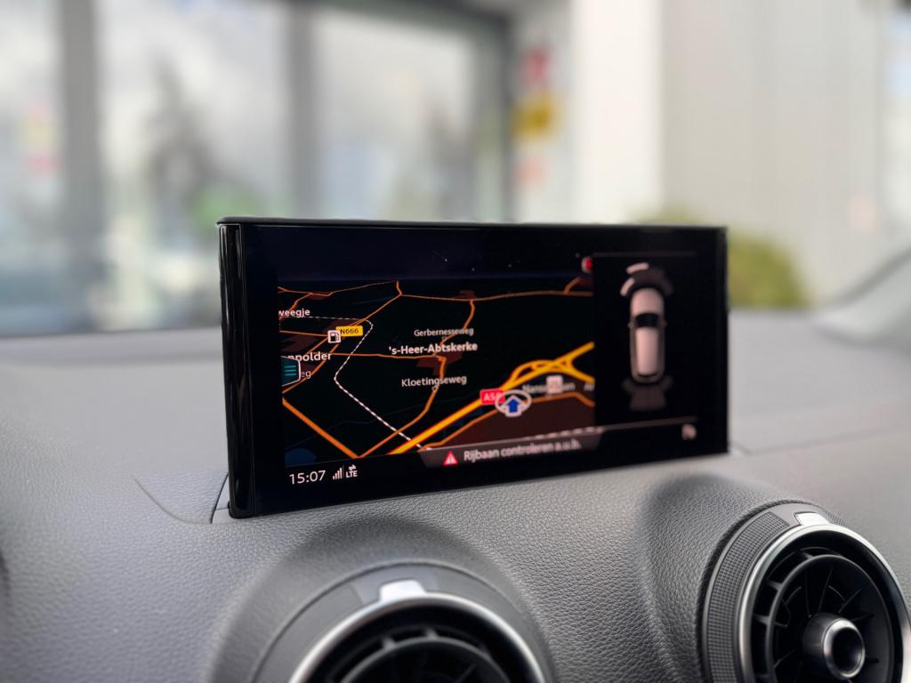 Audi Q2 30 tfsi s-line * matrix led * virtual cockpit * keyless * stoelverw