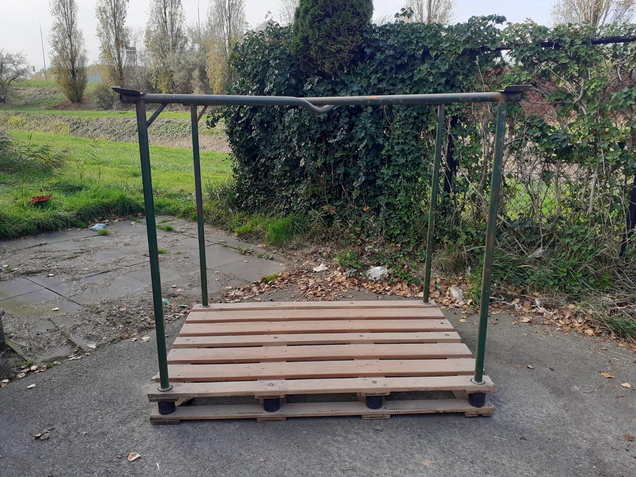 Pallet kooien stapelbaar groot formaat 60 stuks te koop